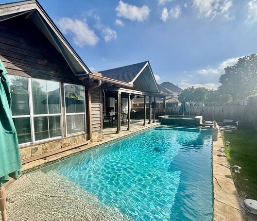 5125 Creek Bend Drive, Fort Worth - backyard pool